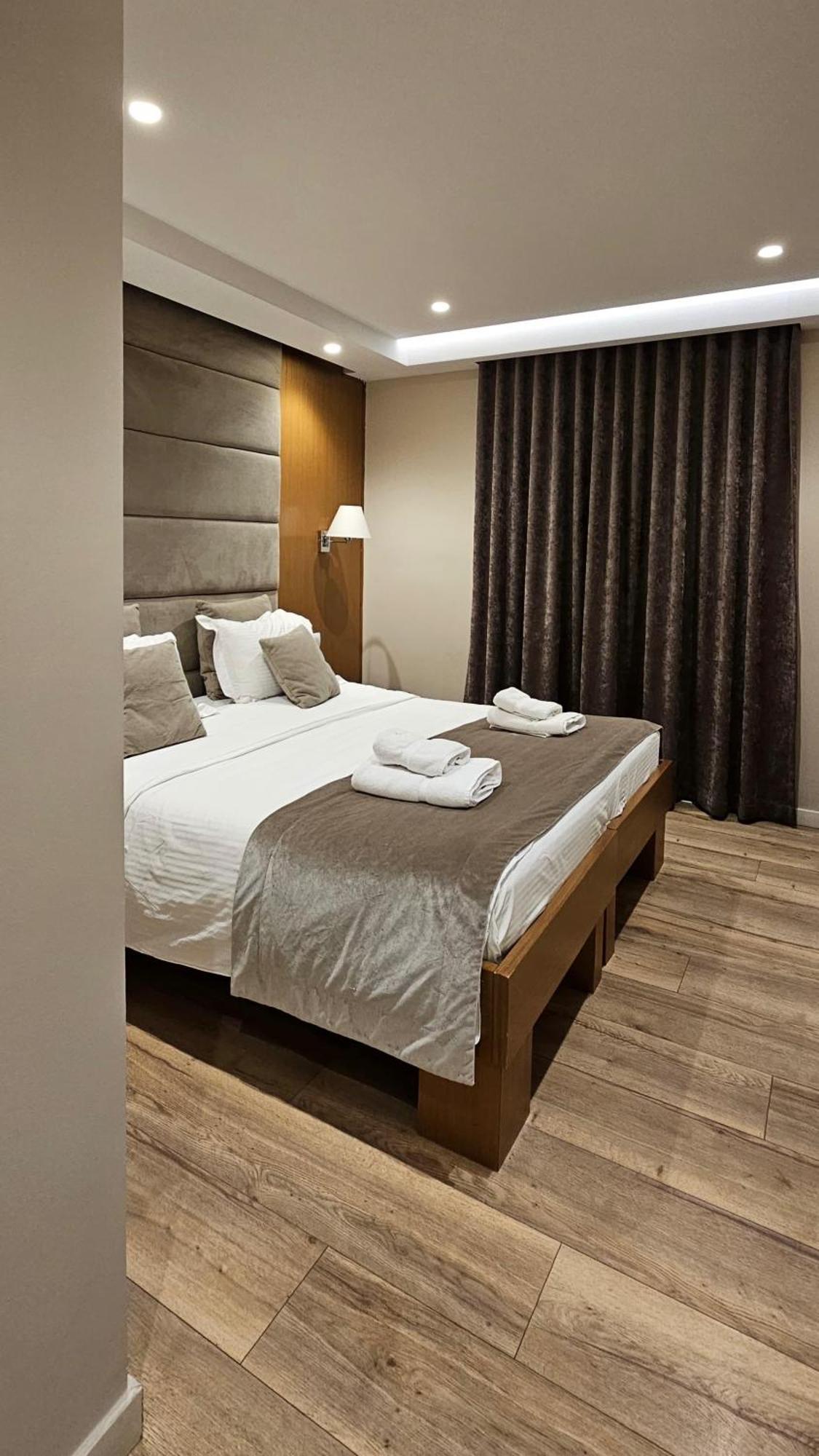 Hotel Queen Selitë e Vogël Buitenkant foto