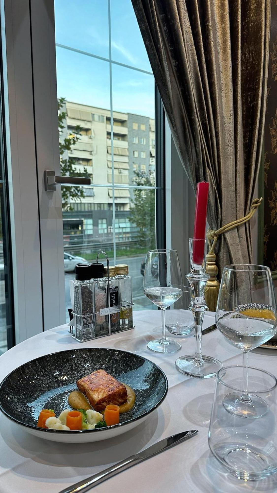 Hotel Queen Selitë e Vogël Buitenkant foto